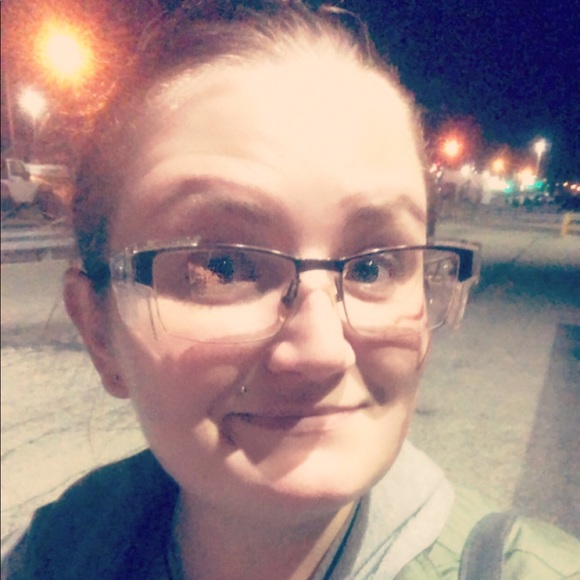 Meet your Posher, Katie - Picture 3 of 3